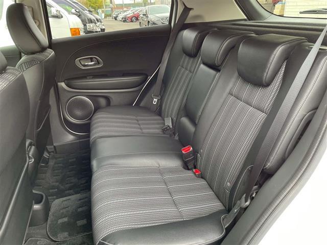 ヴェゼル ハイブリッドＺ・ホンダセンシング　純正９インチＳＤナビ　フルセグ　ＣＤ　ＤＶＤ　Ｂｌｕｅｔｏｏｔｈ　ＨＤＭＩ　バックカメラ　ＥＴＣ　シートヒーター　クルコン　ステアリングリモコン　純正フロアマット　ドアバイザー　ＬＥＤ　フォグランプ（22枚目）