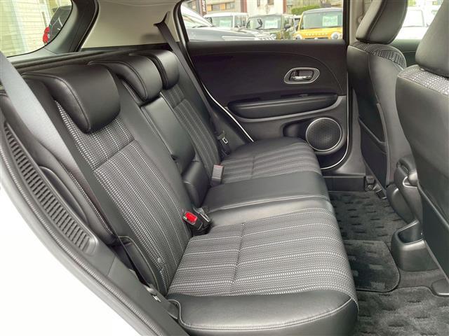 ヴェゼル ハイブリッドＺ・ホンダセンシング　純正９インチＳＤナビ　フルセグ　ＣＤ　ＤＶＤ　Ｂｌｕｅｔｏｏｔｈ　ＨＤＭＩ　バックカメラ　ＥＴＣ　シートヒーター　クルコン　ステアリングリモコン　純正フロアマット　ドアバイザー　ＬＥＤ　フォグランプ（23枚目）