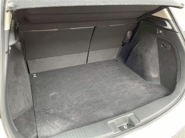 ヴェゼル ハイブリッドＺ・ホンダセンシング　純正９インチＳＤナビ　フルセグ　ＣＤ　ＤＶＤ　Ｂｌｕｅｔｏｏｔｈ　ＨＤＭＩ　バックカメラ　ＥＴＣ　シートヒーター　クルコン　ステアリングリモコン　純正フロアマット　ドアバイザー　ＬＥＤ　フォグランプ（28枚目）