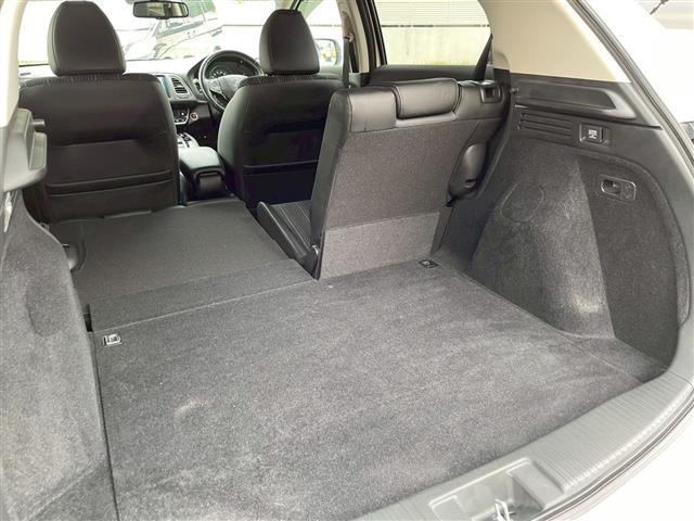 ヴェゼル ハイブリッドＺ・ホンダセンシング　純正９インチＳＤナビ　フルセグ　ＣＤ　ＤＶＤ　Ｂｌｕｅｔｏｏｔｈ　ＨＤＭＩ　バックカメラ　ＥＴＣ　シートヒーター　クルコン　ステアリングリモコン　純正フロアマット　ドアバイザー　ＬＥＤ　フォグランプ（29枚目）