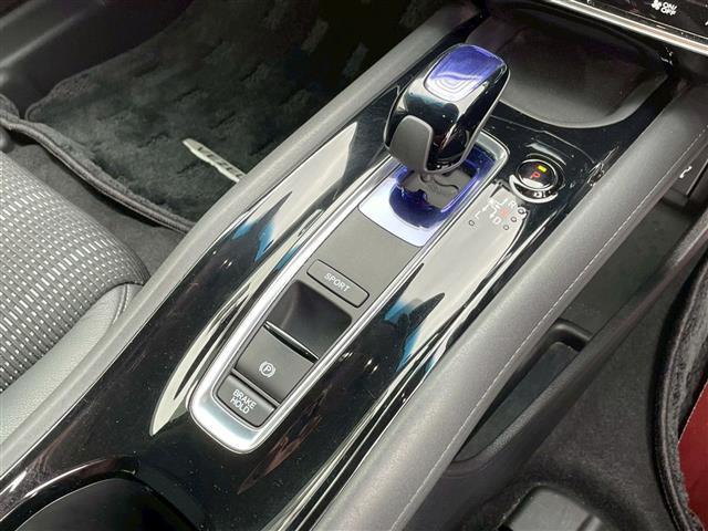 ヴェゼル ハイブリッドＺ・ホンダセンシング　純正９インチＳＤナビ　フルセグ　ＣＤ　ＤＶＤ　Ｂｌｕｅｔｏｏｔｈ　ＨＤＭＩ　バックカメラ　ＥＴＣ　シートヒーター　クルコン　ステアリングリモコン　純正フロアマット　ドアバイザー　ＬＥＤ　フォグランプ（41枚目）