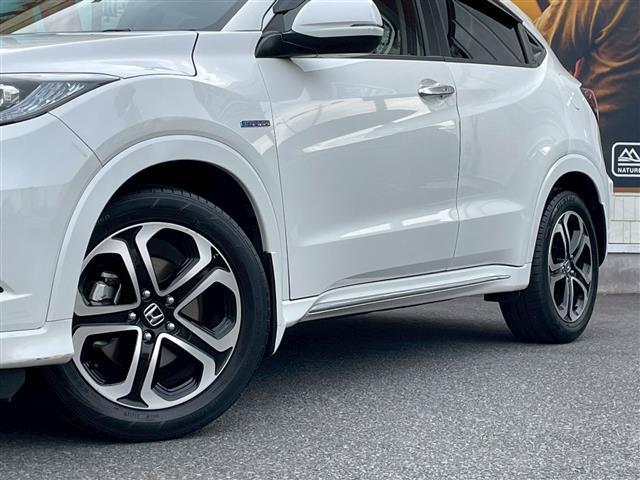 ヴェゼル ハイブリッドＺ・ホンダセンシング　純正９インチＳＤナビ　フルセグ　ＣＤ　ＤＶＤ　Ｂｌｕｅｔｏｏｔｈ　ＨＤＭＩ　バックカメラ　ＥＴＣ　シートヒーター　クルコン　ステアリングリモコン　純正フロアマット　ドアバイザー　ＬＥＤ　フォグランプ（43枚目）