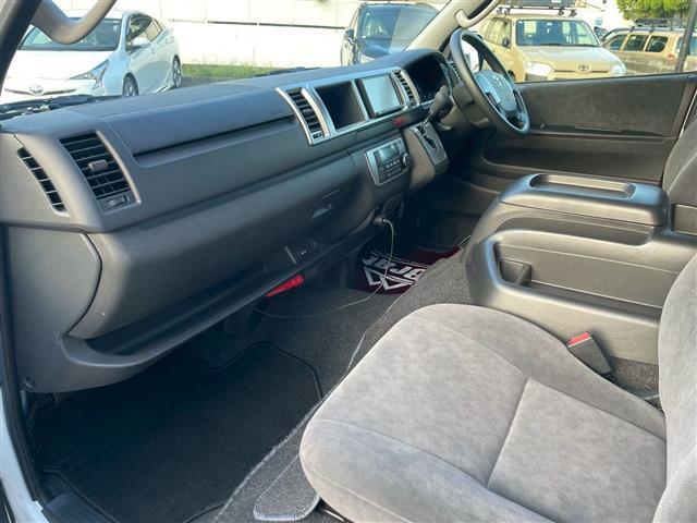 ハイエースワゴン 　パナソニックＳＤナビ（ＣＤ　Ｂｌｕｅｔｏｏｔｈ　ワンセグＴＶ）　ＡＣ１００Ｖコンセント　ＥＴＣ　片側パワースライドドア　衝突軽減ブレーキ　レーンキープアシスト　オートハイビーム　オートライト（13枚目）