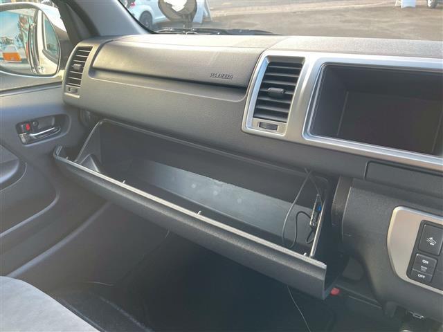 ハイエースワゴン 　パナソニックＳＤナビ（ＣＤ　Ｂｌｕｅｔｏｏｔｈ　ワンセグＴＶ）　ＡＣ１００Ｖコンセント　ＥＴＣ　片側パワースライドドア　衝突軽減ブレーキ　レーンキープアシスト　オートハイビーム　オートライト（32枚目）