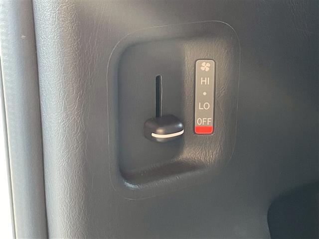 ハイエースワゴン 　パナソニックＳＤナビ（ＣＤ　Ｂｌｕｅｔｏｏｔｈ　ワンセグＴＶ）　ＡＣ１００Ｖコンセント　ＥＴＣ　片側パワースライドドア　衝突軽減ブレーキ　レーンキープアシスト　オートハイビーム　オートライト（39枚目）