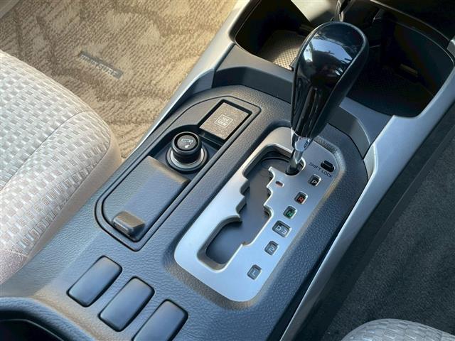 ハイラックスサーフ ＳＳＲ－Ｘ　純正ナビ　バックカメラ　ヒッチメンバー　純正ラゲッジマット　コーナーセンサー　ＬＥＤヘッドライト　ＬＥＤフォグ　トランクイージークローザー　センターデフロック　純正フロアマット　ＥＴＣ（22枚目）