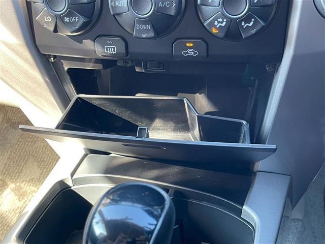 ハイラックスサーフ ＳＳＲ－Ｘ　純正ナビ　バックカメラ　ヒッチメンバー　純正ラゲッジマット　コーナーセンサー　ＬＥＤヘッドライト　ＬＥＤフォグ　トランクイージークローザー　センターデフロック　純正フロアマット　ＥＴＣ（39枚目）