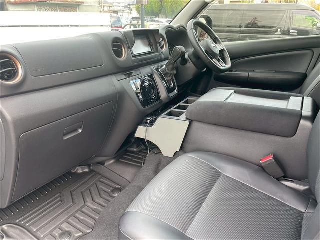 キャラバン ロングプロスタイルグランドプレミアムＧＸ　ベッドキット　防水シート　ルーフスポイラー　ヒッチメンバー　純正ＳＤナビ（ＣＤ・ＤＶＤ・Ｂｌｕｅｔｏｏｔｈ・フルセグＴＶ）全方位カメラ　デジタルインナーミラー　ＥＴＣ　ドライブレコーダー（11枚目）