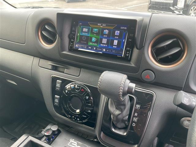 キャラバン ロングプロスタイルグランドプレミアムＧＸ　ベッドキット　防水シート　ルーフスポイラー　ヒッチメンバー　純正ＳＤナビ（ＣＤ・ＤＶＤ・Ｂｌｕｅｔｏｏｔｈ・フルセグＴＶ）全方位カメラ　デジタルインナーミラー　ＥＴＣ　ドライブレコーダー（22枚目）