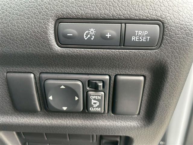 キャラバン ロングプロスタイルグランドプレミアムＧＸ　ベッドキット　防水シート　ルーフスポイラー　ヒッチメンバー　純正ＳＤナビ（ＣＤ・ＤＶＤ・Ｂｌｕｅｔｏｏｔｈ・フルセグＴＶ）全方位カメラ　デジタルインナーミラー　ＥＴＣ　ドライブレコーダー（28枚目）