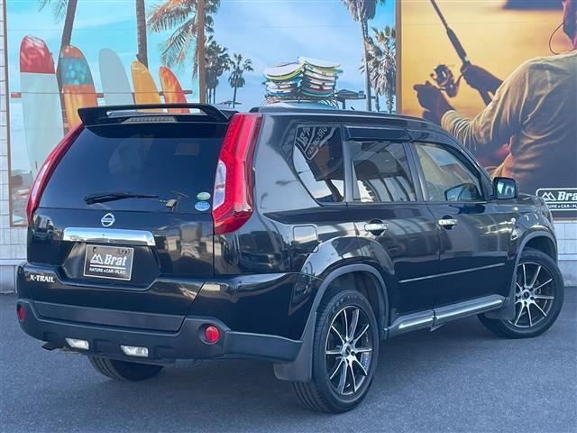 エクストレイル ２０Ｘｔｔ　ＲＡＹＳホイール　リアスポイラー　バンパーガード　サイドモール　純正ナビ　フルセグ　ＤＶＤ　ＣＤ　Ｂｌｕｅｔｏｏｔｈ　ＵＳＢ　シートヒーター　ＥＴＣ　クルコン　フォグランプ　切替４ＷＤ　オートライト（3枚目）