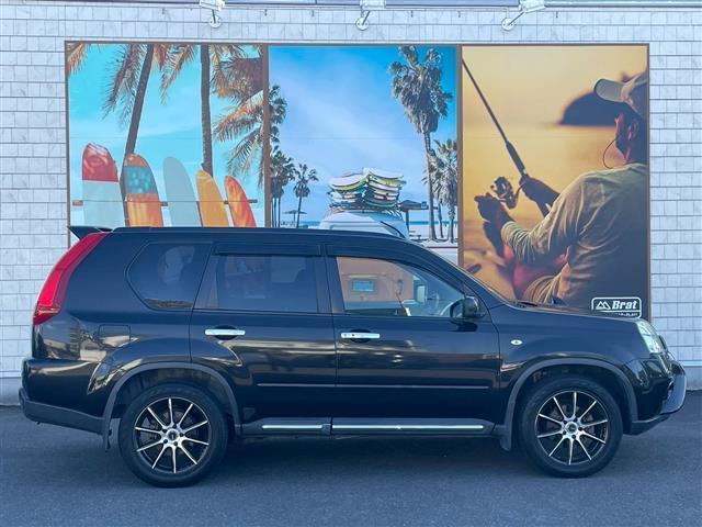 エクストレイル ２０Ｘｔｔ　ＲＡＹＳホイール　リアスポイラー　バンパーガード　サイドモール　純正ナビ　フルセグ　ＤＶＤ　ＣＤ　Ｂｌｕｅｔｏｏｔｈ　ＵＳＢ　シートヒーター　ＥＴＣ　クルコン　フォグランプ　切替４ＷＤ　オートライト（7枚目）