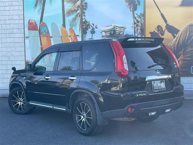 エクストレイル ２０Ｘｔｔ　ＲＡＹＳホイール　リアスポイラー　バンパーガード　サイドモール　純正ナビ　フルセグ　ＤＶＤ　ＣＤ　Ｂｌｕｅｔｏｏｔｈ　ＵＳＢ　シートヒーター　ＥＴＣ　クルコン　フォグランプ　切替４ＷＤ　オートライト（8枚目）