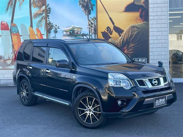 エクストレイル ２０Ｘｔｔ　ＲＡＹＳホイール　リアスポイラー　バンパーガード　サイドモール　純正ナビ　フルセグ　ＤＶＤ　ＣＤ　Ｂｌｕｅｔｏｏｔｈ　ＵＳＢ　シートヒーター　ＥＴＣ　クルコン　フォグランプ　切替４ＷＤ　オートライト（9枚目）