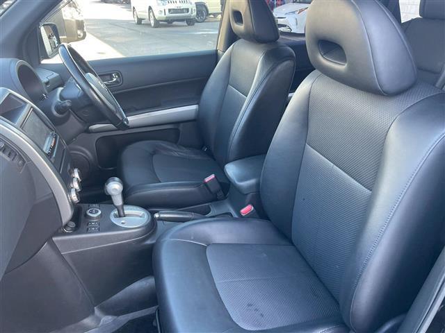 エクストレイル ２０Ｘｔｔ　ＲＡＹＳホイール　リアスポイラー　バンパーガード　サイドモール　純正ナビ　フルセグ　ＤＶＤ　ＣＤ　Ｂｌｕｅｔｏｏｔｈ　ＵＳＢ　シートヒーター　ＥＴＣ　クルコン　フォグランプ　切替４ＷＤ　オートライト（19枚目）