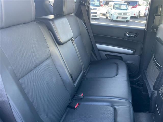 エクストレイル ２０Ｘｔｔ　ＲＡＹＳホイール　リアスポイラー　バンパーガード　サイドモール　純正ナビ　フルセグ　ＤＶＤ　ＣＤ　Ｂｌｕｅｔｏｏｔｈ　ＵＳＢ　シートヒーター　ＥＴＣ　クルコン　フォグランプ　切替４ＷＤ　オートライト（20枚目）