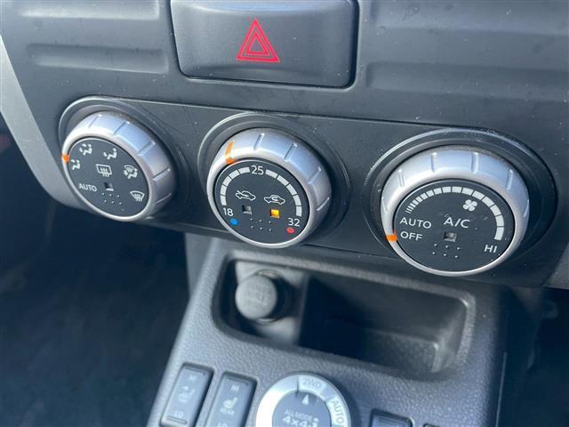 エクストレイル ２０Ｘｔｔ　ＲＡＹＳホイール　リアスポイラー　バンパーガード　サイドモール　純正ナビ　フルセグ　ＤＶＤ　ＣＤ　Ｂｌｕｅｔｏｏｔｈ　ＵＳＢ　シートヒーター　ＥＴＣ　クルコン　フォグランプ　切替４ＷＤ　オートライト（30枚目）