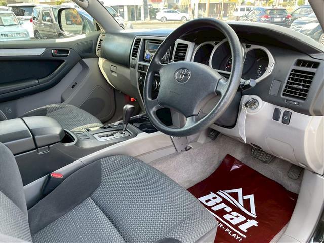 ハイラックスサーフ SSR-X20thアニバーサリーエディション 特別仕様車 センターデフロック 2段式ラゲッジボード AC100Vコンセント ルーフレール メッキドアミラー LEDヘッドライト ETC 純正フロアマット トランクイージークローザー オートライト(12枚目)