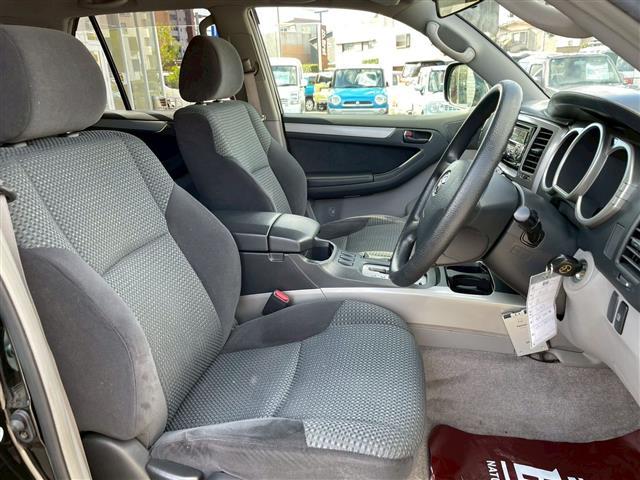 ハイラックスサーフ SSR-X20thアニバーサリーエディション 特別仕様車 センターデフロック 2段式ラゲッジボード AC100Vコンセント ルーフレール メッキドアミラー LEDヘッドライト ETC 純正フロアマット トランクイージークローザー オートライト(13枚目)