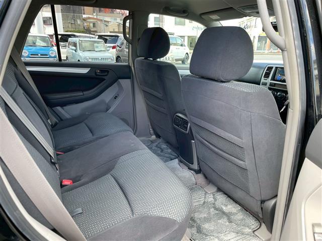 ハイラックスサーフ SSR-X20thアニバーサリーエディション 特別仕様車 センターデフロック 2段式ラゲッジボード AC100Vコンセント ルーフレール メッキドアミラー LEDヘッドライト ETC 純正フロアマット トランクイージークローザー オートライト(15枚目)