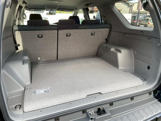 ハイラックスサーフ SSR-X20thアニバーサリーエディション 特別仕様車 センターデフロック 2段式ラゲッジボード AC100Vコンセント ルーフレール メッキドアミラー LEDヘッドライト ETC 純正フロアマット トランクイージークローザー オートライト(17枚目)