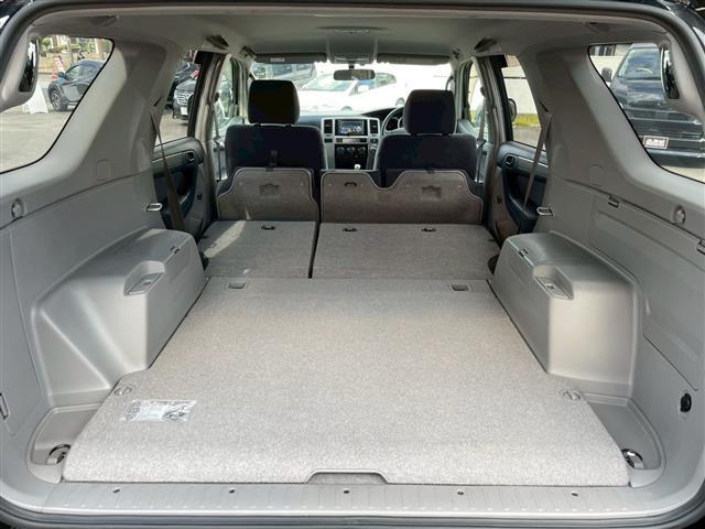 ハイラックスサーフ SSR-X20thアニバーサリーエディション 特別仕様車 センターデフロック 2段式ラゲッジボード AC100Vコンセント ルーフレール メッキドアミラー LEDヘッドライト ETC 純正フロアマット トランクイージークローザー オートライト(19枚目)