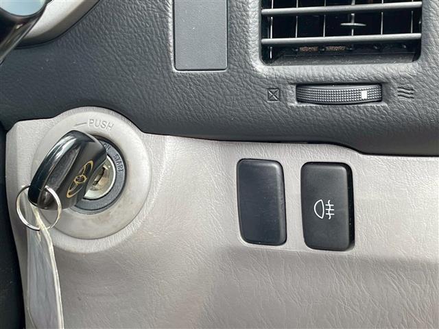 ハイラックスサーフ SSR-X20thアニバーサリーエディション 特別仕様車 センターデフロック 2段式ラゲッジボード AC100Vコンセント ルーフレール メッキドアミラー LEDヘッドライト ETC 純正フロアマット トランクイージークローザー オートライト(27枚目)