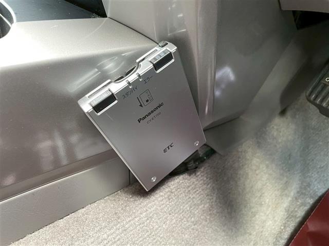 ハイラックスサーフ SSR-X20thアニバーサリーエディション 特別仕様車 センターデフロック 2段式ラゲッジボード AC100Vコンセント ルーフレール メッキドアミラー LEDヘッドライト ETC 純正フロアマット トランクイージークローザー オートライト(28枚目)