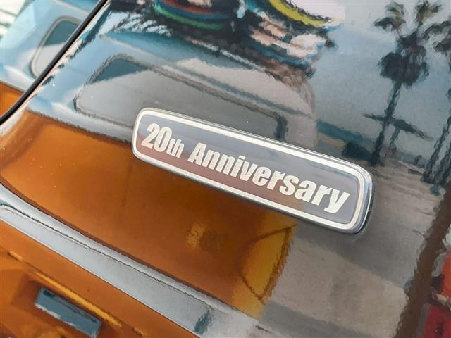 ハイラックスサーフ SSR-X20thアニバーサリーエディション 特別仕様車 センターデフロック 2段式ラゲッジボード AC100Vコンセント ルーフレール メッキドアミラー LEDヘッドライト ETC 純正フロアマット トランクイージークローザー オートライト(35枚目)