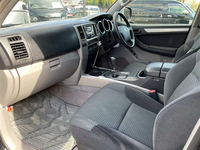 ハイラックスサーフ SSR-X20thアニバーサリーエディション 特別仕様車 センターデフロック 2段式ラゲッジボード AC100Vコンセント ルーフレール メッキドアミラー LEDヘッドライト ETC 純正フロアマット トランクイージークローザー オートライト(36枚目)