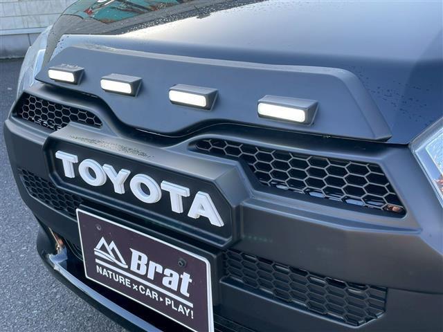 プロボックス ハイブリッドＦ　自社新車仕入カスタム　１インチリフトアップ　ＴＯＹＯオープンカントリーＲＴタイヤ　エクストリームＪホイール　タコマルックグリル　グレイスシートカバー　ウッドコンビステアリング　衝突被害軽減ブレーキ（10枚目）