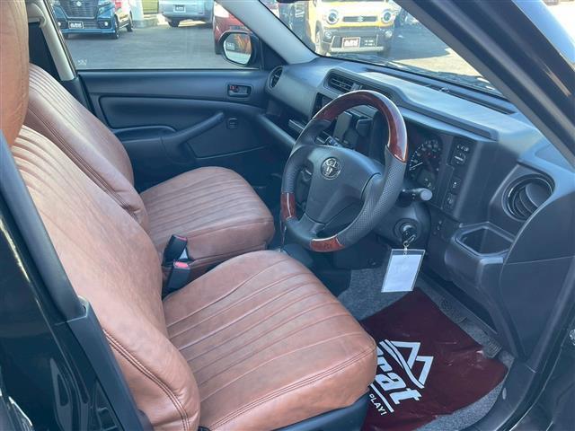 プロボックス ハイブリッドＦ　自社新車仕入カスタム　１インチリフトアップ　ＴＯＹＯオープンカントリーＲＴタイヤ　エクストリームＪホイール　タコマルックグリル　グレイスシートカバー　ウッドコンビステアリング　衝突被害軽減ブレーキ（14枚目）