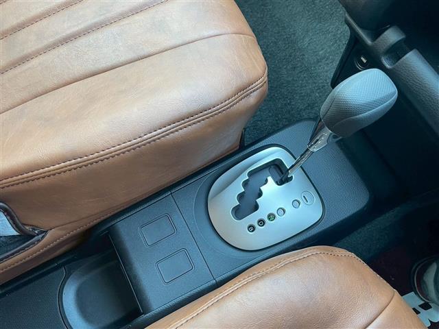 プロボックス ハイブリッドＦ　自社新車仕入カスタム　１インチリフトアップ　ＴＯＹＯオープンカントリーＲＴタイヤ　エクストリームＪホイール　タコマルックグリル　グレイスシートカバー　ウッドコンビステアリング　衝突被害軽減ブレーキ（29枚目）