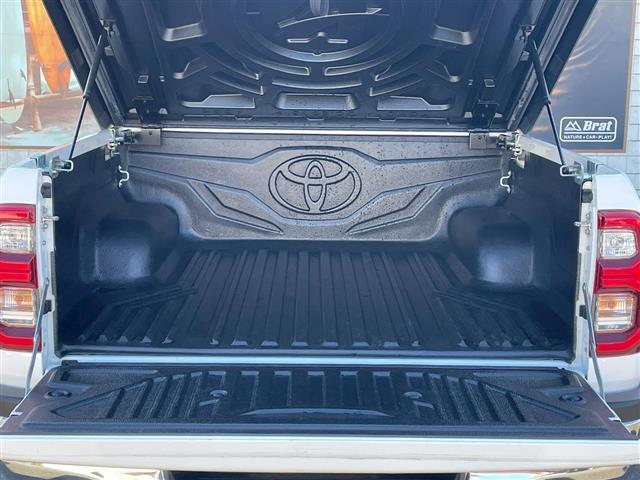 ハイラックス Ｚ　純正ハードトノカバー　純正ベッドライナー　９インチフローティングナビ　ＨＤＭＩ入力　ＵＳＢ入力　フルセグＴＶ　Ｂｌｕｅｔｏｏｔｈ　バックカメラ　前後ドラレコ　コーナーセンサー　ＥＴＣ　純正フロアマット（4枚目）