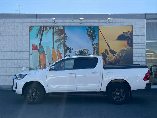 ハイラックス Ｚ　純正ハードトノカバー　純正ベッドライナー　９インチフローティングナビ　ＨＤＭＩ入力　ＵＳＢ入力　フルセグＴＶ　Ｂｌｕｅｔｏｏｔｈ　バックカメラ　前後ドラレコ　コーナーセンサー　ＥＴＣ　純正フロアマット（7枚目）