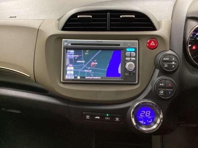 ハイブリッド・スマートセレクション 車内チタニア抗菌防臭施工済 ディスチャージヘッドランプ イモビ キーフリーシステム 横滑り防止システム DVD再生機能 ECOモード ETC付 パワーウィンドウ フルオートエアコン エアバック 禁煙車(6枚目)