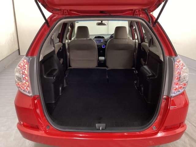 ハイブリッド・スマートセレクション 車内チタニア抗菌防臭施工済 ディスチャージヘッドランプ イモビ キーフリーシステム 横滑り防止システム DVD再生機能 ECOモード ETC付 パワーウィンドウ フルオートエアコン エアバック 禁煙車(17枚目)