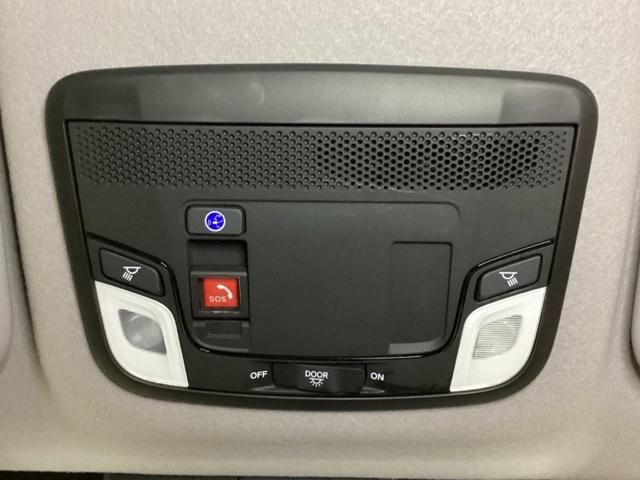 フィット ｅ：ＨＥＶリュクス　純正フルセグメモリーナビ、ホンダセンシング、サイドエアバッグ、ＬＥＤヘッドライト、フロントフォグライト、ＥＴＣ、シートヒーター、いまコレ＋新品・フロアカーペットマット、光触媒抗菌消臭施工済　本革シート（8枚目）