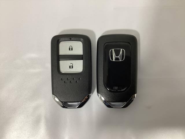 フィット ｅ：ＨＥＶリュクス　純正フルセグメモリーナビ、ホンダセンシング、サイドエアバッグ、ＬＥＤヘッドライト、フロントフォグライト、ＥＴＣ、シートヒーター、いまコレ＋新品・フロアカーペットマット、光触媒抗菌消臭施工済　本革シート（15枚目）