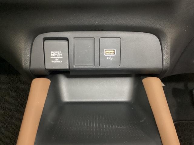 フィット ｅ：ＨＥＶリュクス　純正フルセグメモリーナビ、ホンダセンシング、サイドエアバッグ、ＬＥＤヘッドライト、フロントフォグライト、ＥＴＣ、シートヒーター、いまコレ＋新品・フロアカーペットマット、光触媒抗菌消臭施工済　本革シート（18枚目）