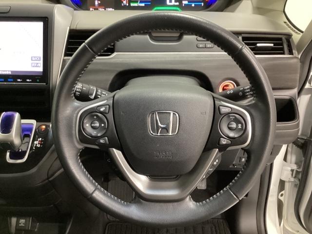 フリードハイブリッド ハイブリッド・Ｇホンダセンシング　純正フルセグメモリーナビ、ルーフモニター、リヤカメラ、ホンダセンシング、ＬＥＤヘッドライト、左右パワースライドドア、ＥＴＣ、スマートキー、純正アルミホイール、ウォークスルー、光触媒抗菌消臭施工済（12枚目）