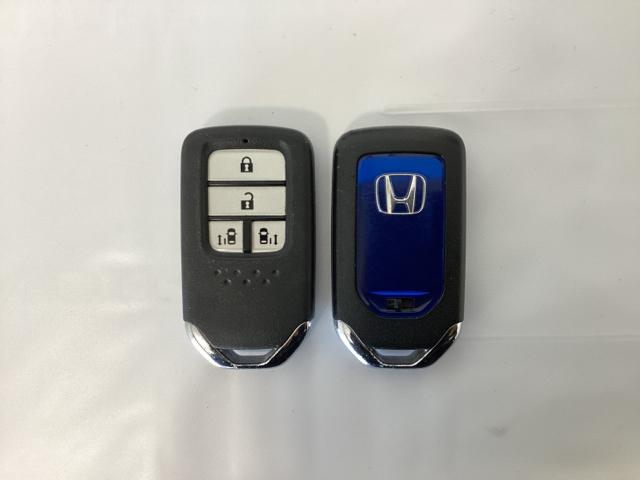 フリードハイブリッド ハイブリッド・Ｇホンダセンシング　純正フルセグメモリーナビ、ルーフモニター、リヤカメラ、ホンダセンシング、ＬＥＤヘッドライト、左右パワースライドドア、ＥＴＣ、スマートキー、純正アルミホイール、ウォークスルー、光触媒抗菌消臭施工済（13枚目）