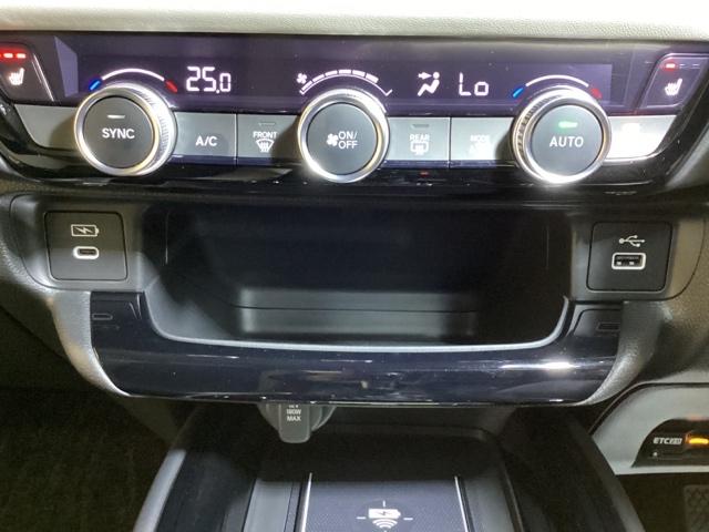 ヴェゼル ｅ：ＨＥＶＺ・ＰＬａＹパッケージ　中古スタッドレスタイヤ、純正メモリーナビ、ドライブレコーダー前後装着＋ＥＴＣ２．０付　当社デモカー　オートクルーズコントロール　アイドリングストップ　ドラレコ　ワンオーナー　ＬＥＤヘッド　ＵＳＢ（15枚目）