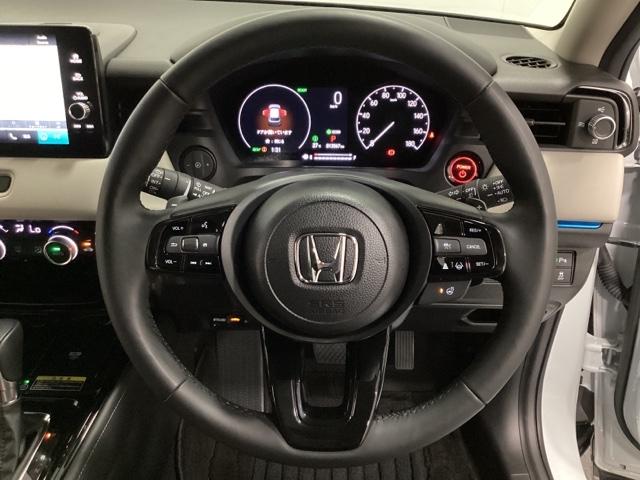 ヴェゼル ｅ：ＨＥＶＺ・ＰＬａＹパッケージ　中古スタッドレスタイヤ、純正メモリーナビ、ドライブレコーダー前後装着＋ＥＴＣ２．０付　当社デモカー　オートクルーズコントロール　アイドリングストップ　ドラレコ　ワンオーナー　ＬＥＤヘッド　ＵＳＢ（17枚目）