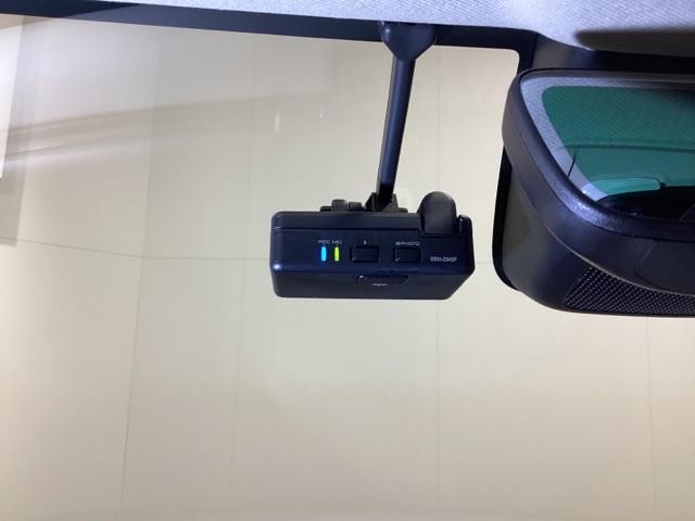 ヴェゼル ｅ：ＨＥＶＺ・ＰＬａＹパッケージ　中古スタッドレスタイヤ、純正メモリーナビ、ドライブレコーダー前後装着＋ＥＴＣ２．０付　当社デモカー　オートクルーズコントロール　アイドリングストップ　ドラレコ　ワンオーナー　ＬＥＤヘッド　ＵＳＢ（22枚目）