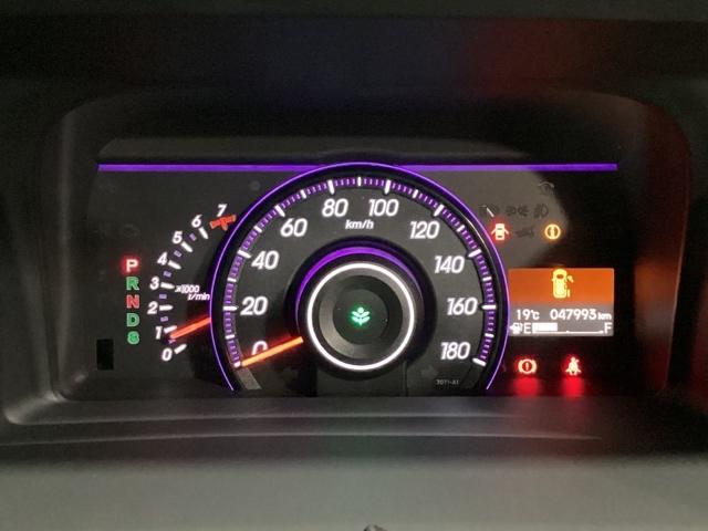 ステップワゴンスパーダ Ｚ　純正フルセグメモリーナビ、リヤカメラ、ＨＩＤヘッドライト、両側パワースライドドア、ＥＴＣ、アイドリングストップ、スマートキー、純正アルミホイール、光触媒抗菌消臭施工済　横滑防止　イモビ　スマキー　ＰＳ（11枚目）