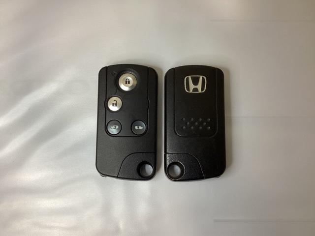 ステップワゴンスパーダ Ｚ　純正フルセグメモリーナビ、リヤカメラ、ＨＩＤヘッドライト、両側パワースライドドア、ＥＴＣ、アイドリングストップ、スマートキー、純正アルミホイール、光触媒抗菌消臭施工済　横滑防止　イモビ　スマキー　ＰＳ（14枚目）