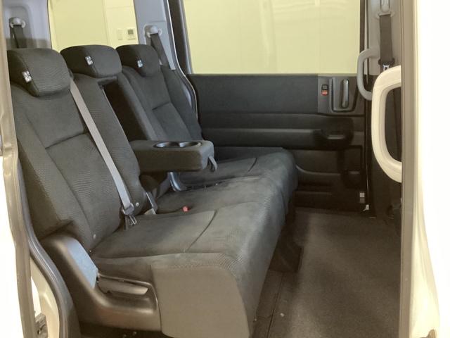 ステップワゴンスパーダ Ｚ　純正フルセグメモリーナビ、リヤカメラ、ＨＩＤヘッドライト、両側パワースライドドア、ＥＴＣ、アイドリングストップ、スマートキー、純正アルミホイール、光触媒抗菌消臭施工済　横滑防止　イモビ　スマキー　ＰＳ（19枚目）