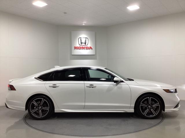 アコード ｅ：ＨＥＶ　純正フルセグメモリーナビ、ホンダセンシング、サイドエアバック、ＬＥＤヘッドライト、純正前後ドラレコ、２．０ＥＴＣ、シートヒーター、純正アルミホイール、パワーシート、光触媒抗菌消臭施工済　フルセグテレビ（4枚目）