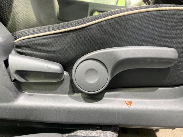 Xセレクション 4WD 禁煙車 SDナビ フルセグ シートヒーター スマートキー オートエアコン 革巻きステアリング DVD再生 CD再生 盗難防止装置 プライバシーガラス トラクションコントロール(25枚目)